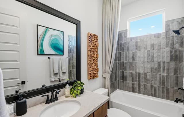 3-bedroom rental at 9350 Luke Path in San Antonio, TX — photo 4
