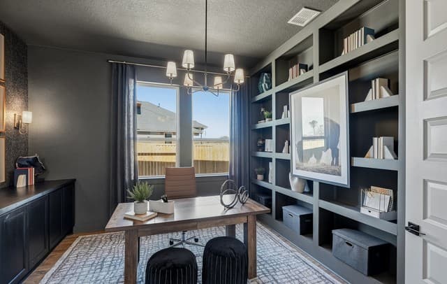 3-bedroom rental at 9350 Luke Path in San Antonio, TX — photo 5