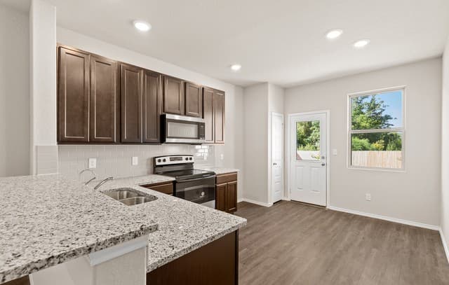 4-bedroom rental at 5702 Quartz Terrace in San Antonio, TX — photo 2