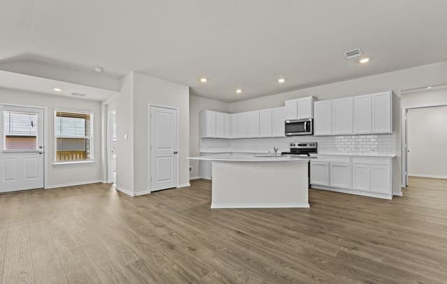 4-bedroom rental at 162 Double L Dr in Comfort, TX — photo 5