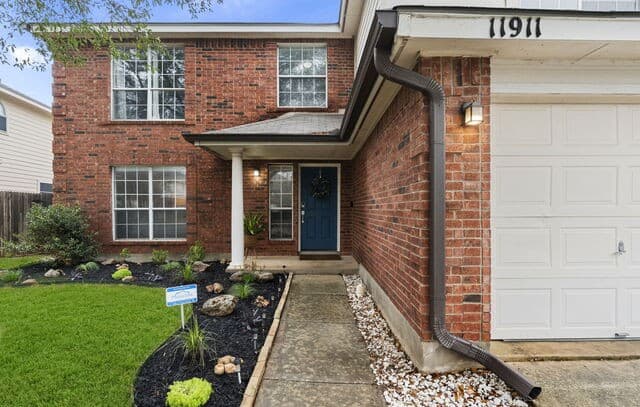 3-bedroom rental at 11911 Ghostbridge in Helotes, TX — photo 2