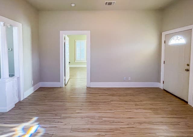 2-bedroom rental at 423 S 6th in Kenedy, TX — photo 4