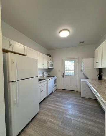 3-bedroom rental at 642 N San Gabriel in San Antonio, TX — photo 2