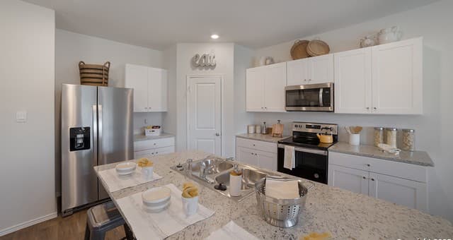 4-bedroom rental at 10738 Dazzle in San Antonio, TX — photo 5