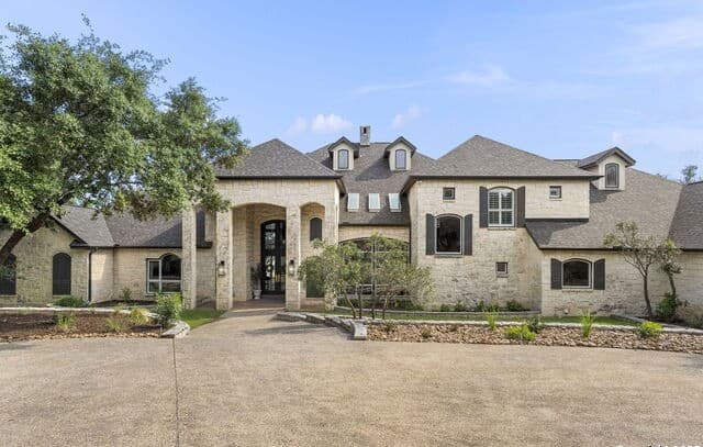 5-bedroom rental at 113 Carino Cv in Boerne, TX — photo 5