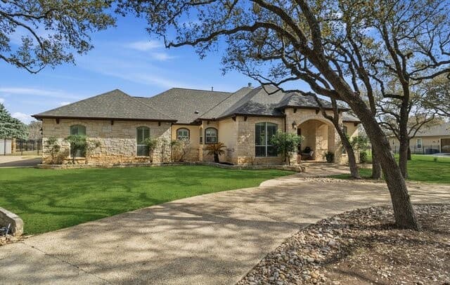 3-bedroom rental at 8123 Wild Wind in Garden Ridge, TX — photo 3
