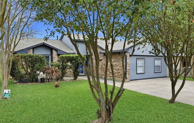 3-bedroom rental at 8104 Forest Bow in Live Oak, TX — photo 2