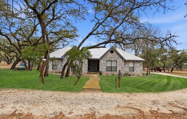 Home for sale at 561 County Road 785 in Natalia, TX — photo 2