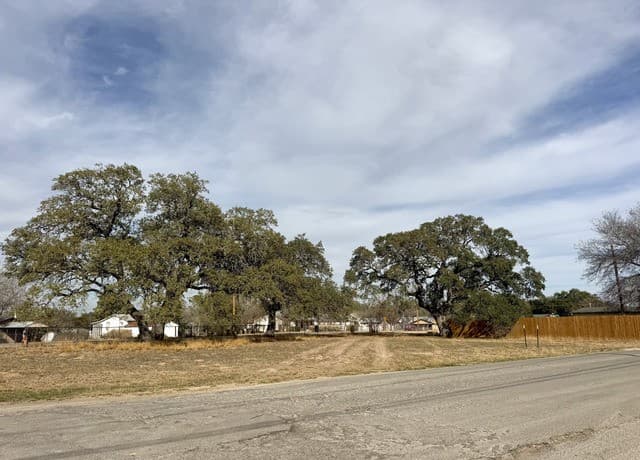 rental at TBD W Dilley in Devine, TX — photo 1