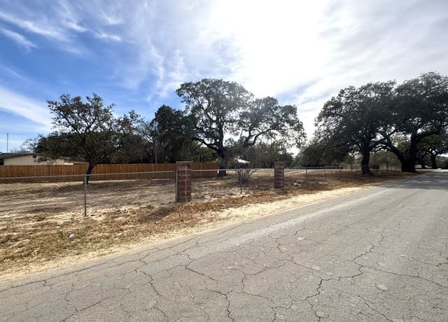 rental at TBD W Dilley in Devine, TX — photo 4