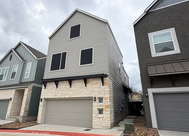 3-bedroom rental at 5843 Whitby Rd Unit 30 in San Antonio, TX — photo 2