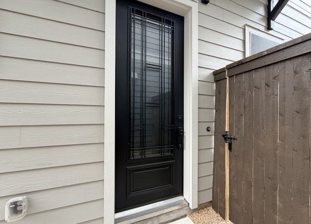3-bedroom rental at 5843 Whitby Rd Unit 30 in San Antonio, TX — photo 3
