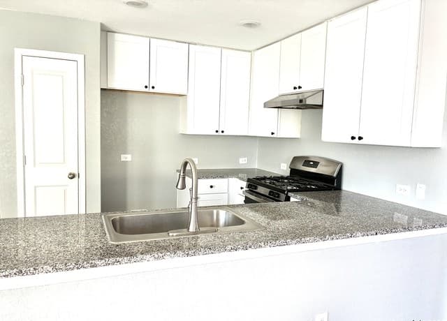 4-bedroom rental at 320 Agave Circle in Jourdanton, TX — photo 5