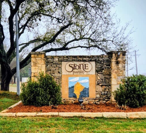 3-bedroom rental at 1019 Hedgestone in San Antonio, TX — photo 1