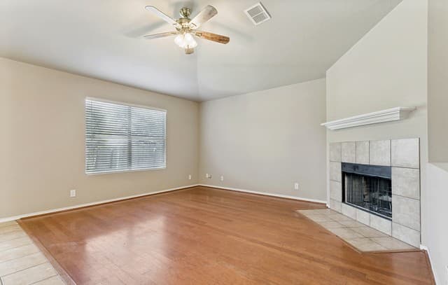 3-bedroom rental at 7435 Obbligato in San Antonio, TX — photo 4