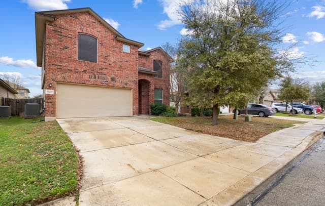 3-bedroom rental at 10429 Stampede Stead in San Antonio, TX — photo 2