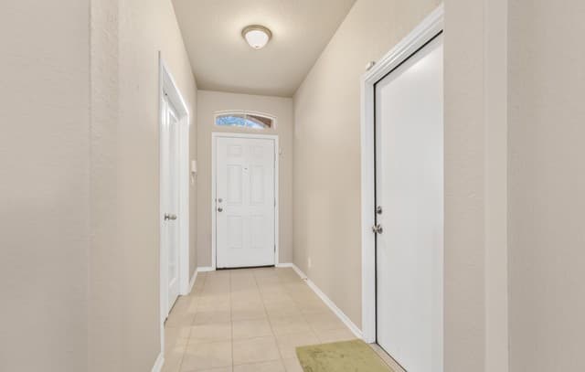 3-bedroom rental at 10429 Stampede Stead in San Antonio, TX — photo 4