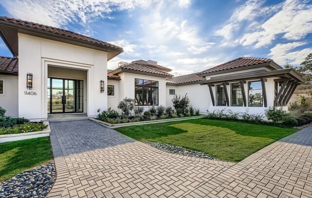 4-bedroom rental at 11406 Montell Point in Boerne, TX — photo 2