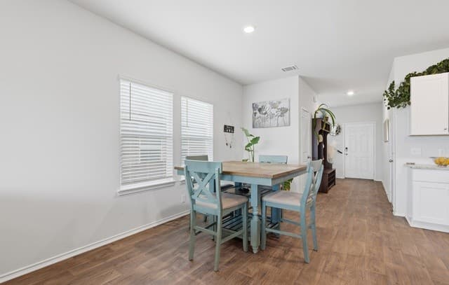 5-bedroom rental at 10410 McIntosh in San Antonio, TX — photo 2