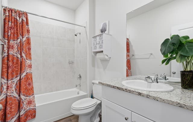 5-bedroom rental at 10410 McIntosh in San Antonio, TX — photo 5
