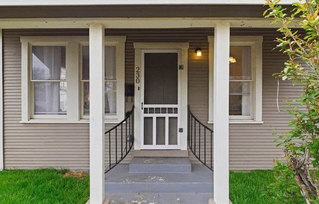 4-bedroom rental at 230 Thompson in San Antonio, TX — photo 2