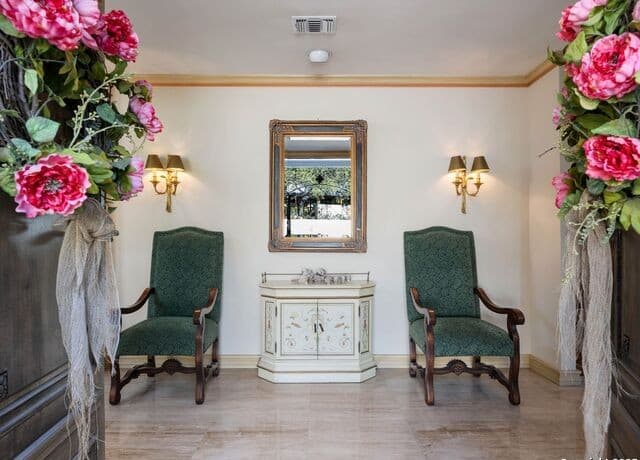 6-bedroom rental at 7 Lazy Hollow in San Antonio, TX — photo 5