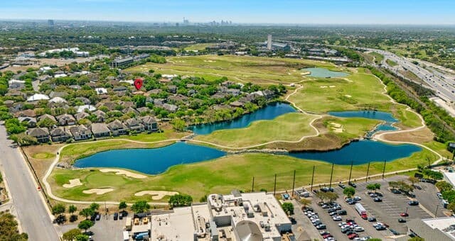 5-bedroom rental at 6 Chelsea Way in San Antonio, TX — photo 3