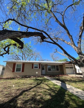 4-bedroom rental at 222 Eastley in San Antonio, TX — photo 1