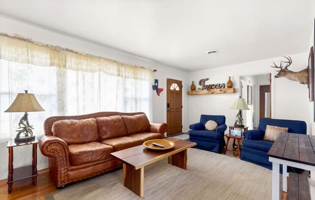 4-bedroom rental at 222 Eastley in San Antonio, TX — photo 3