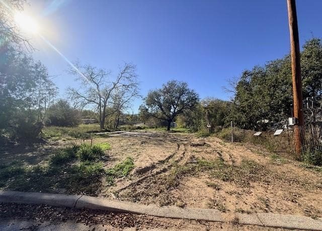 rental at 909 Ohio in Pleasanton, TX — photo 1