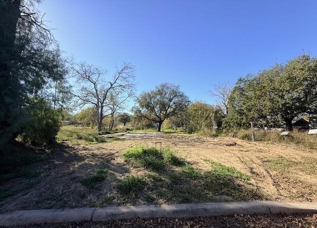 rental at 909 Ohio in Pleasanton, TX — photo 4