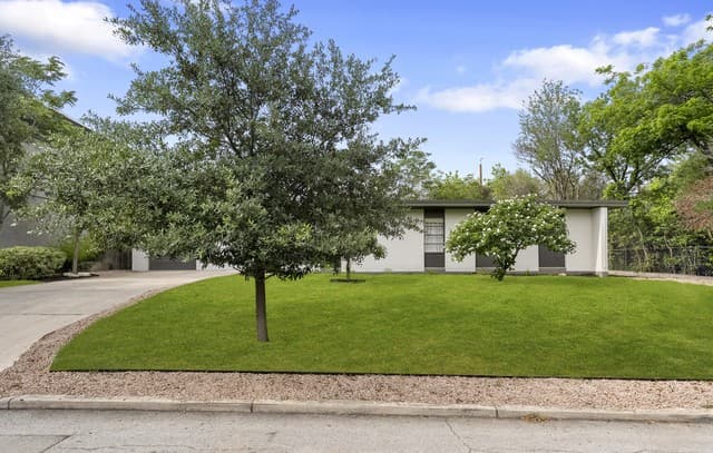 3-bedroom rental at 501 Thelma Dr in Olmos Park, TX — photo 1