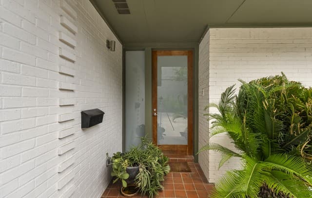 3-bedroom rental at 501 Thelma Dr in Olmos Park, TX — photo 3