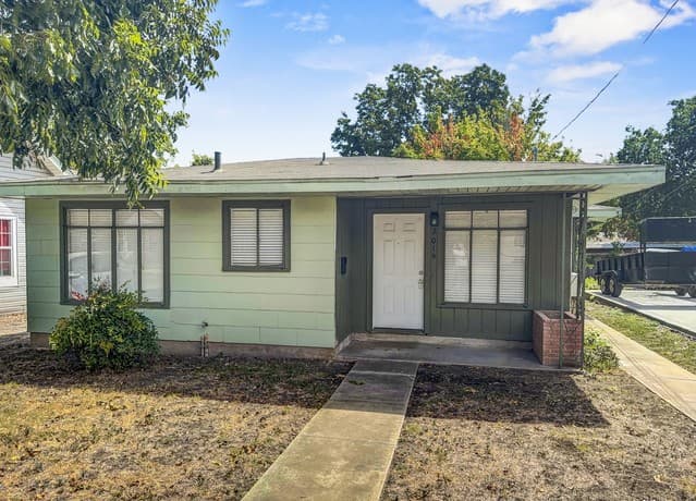 2-bedroom rental at 2016 W Olmos Dr in San Antonio, TX — photo 2