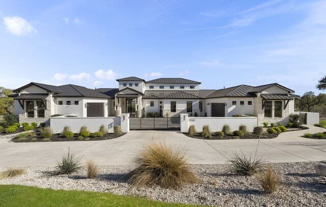 4-bedroom rental at 11326 Montell Pt in Boerne, TX — photo 3