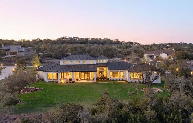 4-bedroom rental at 11326 Montell Pt in Boerne, TX — photo 4