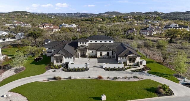 4-bedroom rental at 11326 Montell Pt in Boerne, TX — photo 5