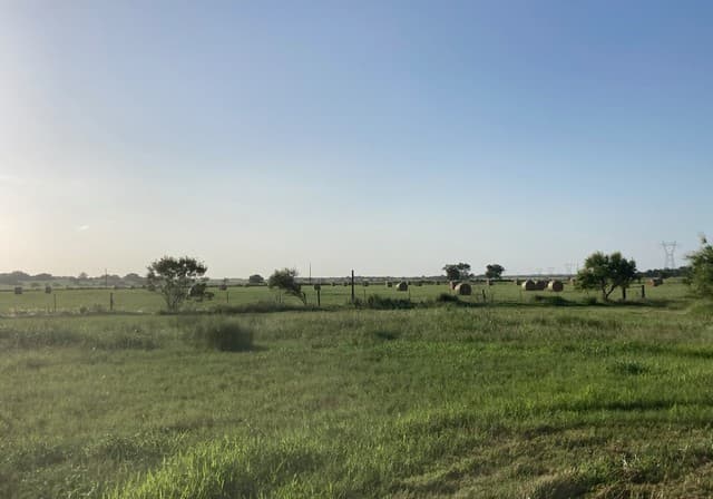 rental at 0 County Road 117 in Floresville, TX — photo 1