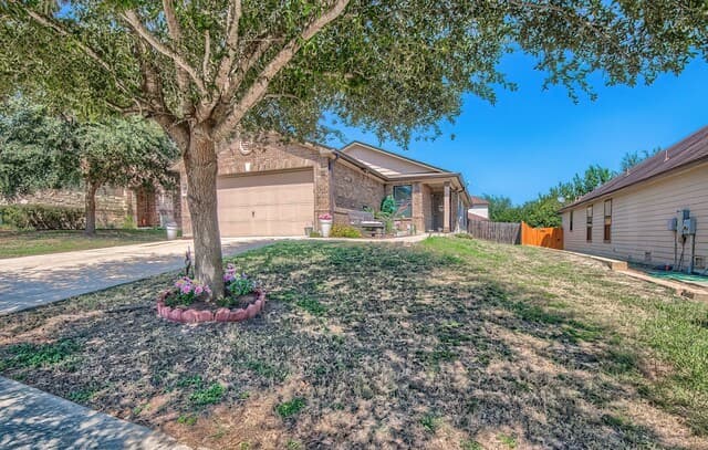 3-bedroom rental at 5709 Pingway in Schertz, TX — photo 2