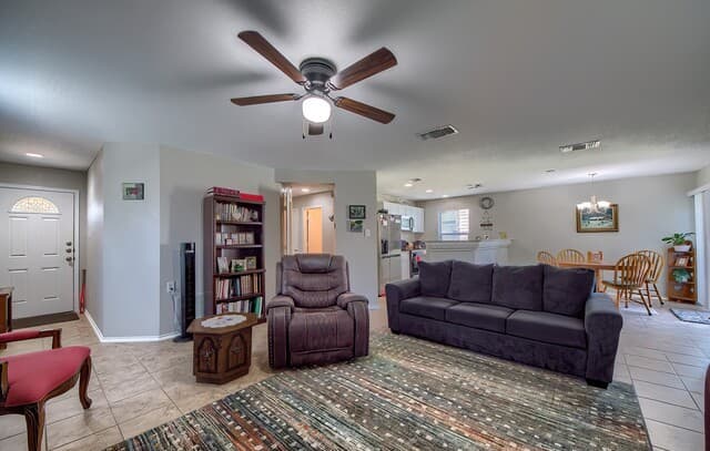 3-bedroom rental at 5709 Pingway in Schertz, TX — photo 5