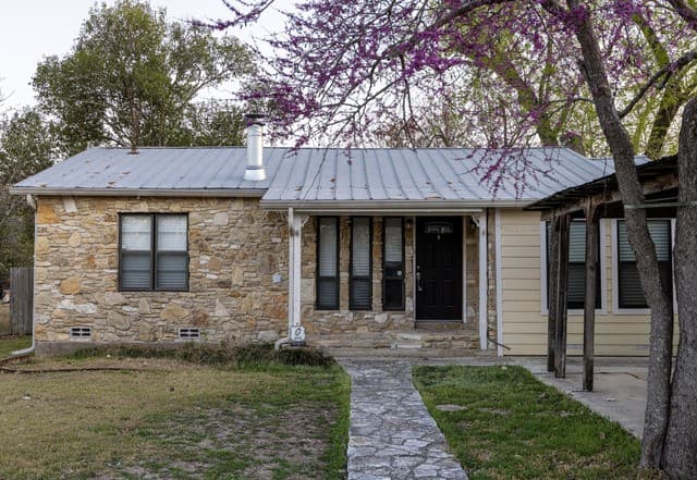 3-bedroom rental at 325 Hickman in Boerne, TX — photo 1