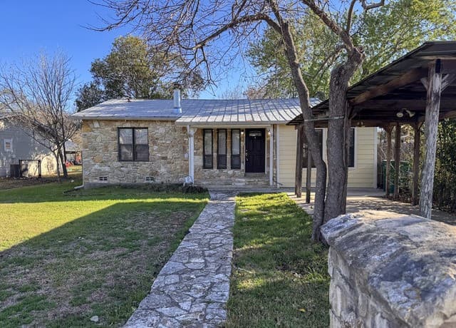 3-bedroom rental at 325 Hickman in Boerne, TX — photo 3