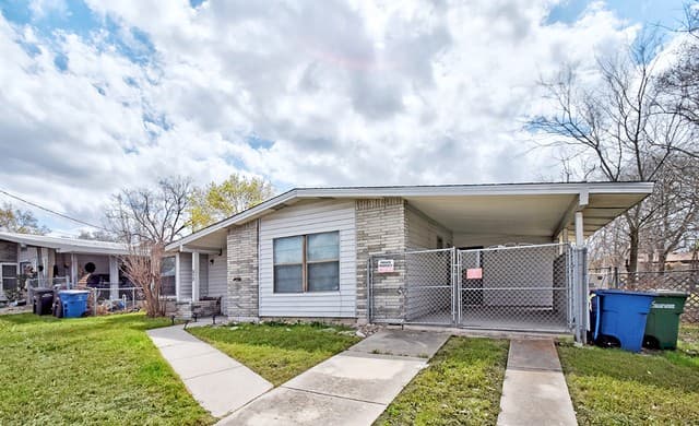 3-bedroom rental at 134 Shadowlight Terrace in San Antonio, TX — photo 2