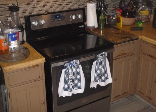 3-bedroom rental at 2820 County Road 1129 in Pearsall, TX — photo 5