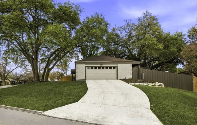 2-bedroom rental at 7511 Robin Rest in San Antonio, TX — photo 4