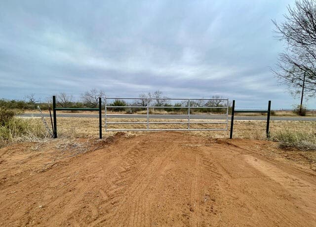 rental at 7.55 ACRES Cr 2701 in Bigfoot, TX — photo 5