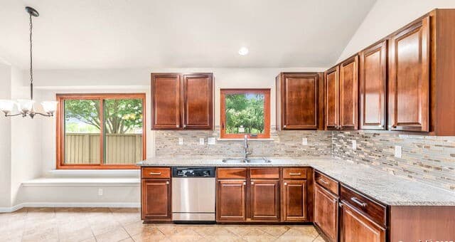 3-bedroom rental at 7951 Brinson in Converse, TX — photo 3