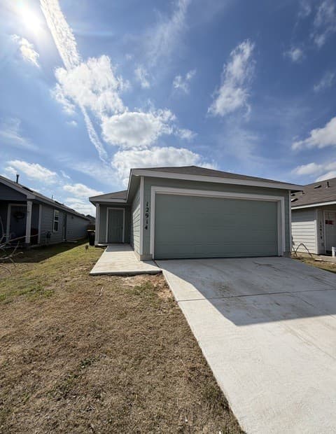 4-bedroom rental at 12914 Chinali in St Hedwig, TX — photo 1