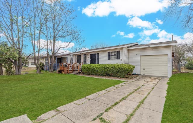 4-bedroom home for sale at 130 Hub in San Antonio TX