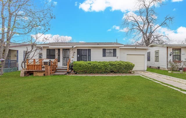 Home for sale at 130 Hub in San Antonio, TX — photo 2